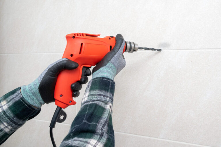 How to Install Molly Bolts in 4 Steps