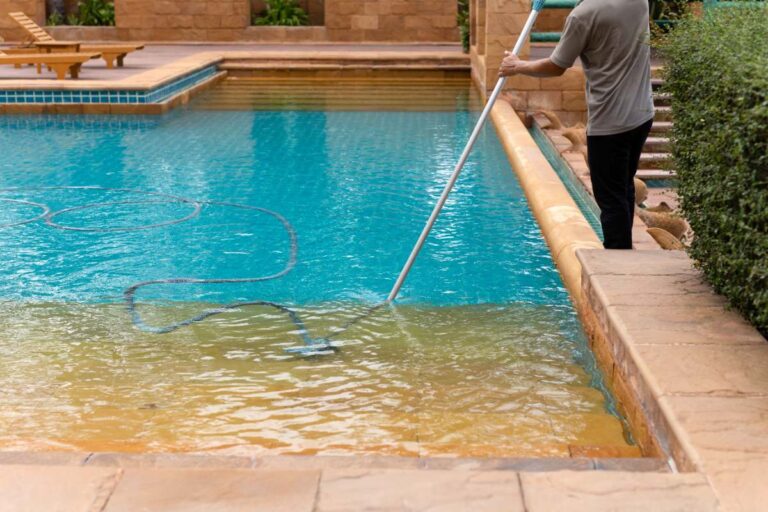 The Best Way to Vacuum a Swimming Pool