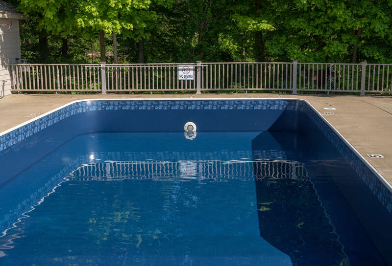 How Much Does it Cost to Replace a Vinyl Pool Liner in 2026?