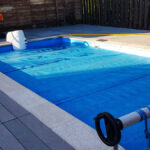 Swimming pool cover for protection against dirt, leaves, heating and cooling water